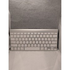 Apple Wireless Keyboard A1314 Bluetooth Aluminum Silver QWERTY Battery Powered