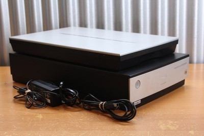 Epson Perfection V700 Photo w/ AC + USB, Glass blemish -- Read!