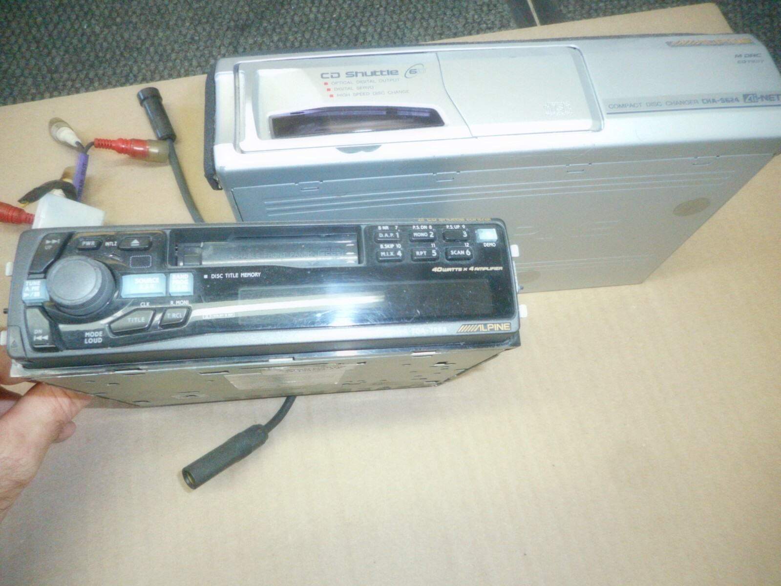 Aston Martin 2002 DB7 Radio Alpine TDA 7563 and shuttle CHA5624