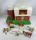 Vintage 1990 Fisher Price Family Farm “MOO BARN” W/Animals & People