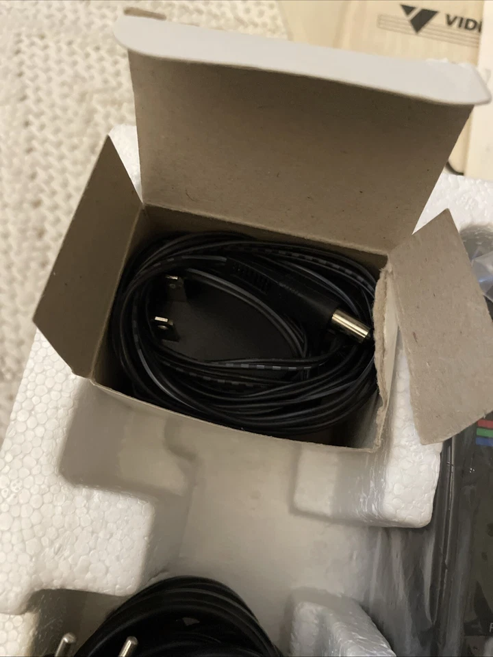 Vintage Videonics TM-1 Video TitleMaker e Gerador de Personagens com Energia CA Fabricante de Título de Vídeo com Fabricante de Equipamento Original - Imagem 3 de 4