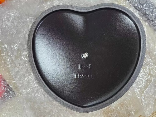 Le Creuset Cocotte D'amour 7.8 in Fig Gold knob 2qt Heart Cocotte Cast Iron NIB - Picture 4 of 9