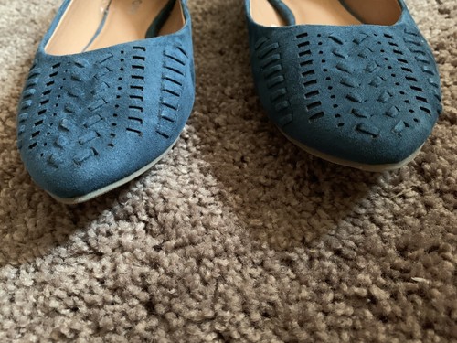 New Without Tags Blue Report Flats 8M Fabric Pointed Toe Slip On - Picture 2 of 5