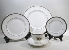 New Wedgwood Bone China England Madrid 5 Piec...