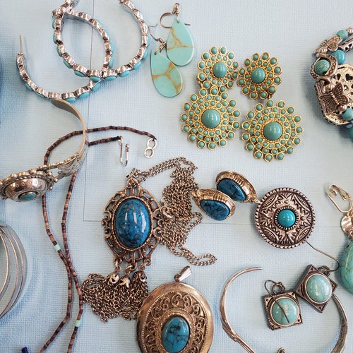 Huge Faux Turquoise Southwestern Style Jewelry Lot Rings Bracelets Necklaces - Picture 10 of 24