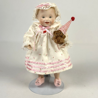 The Ashton-Drake Galleries Porcelain Doll ''Sarah'' #92035 With Box 7 in, Signed