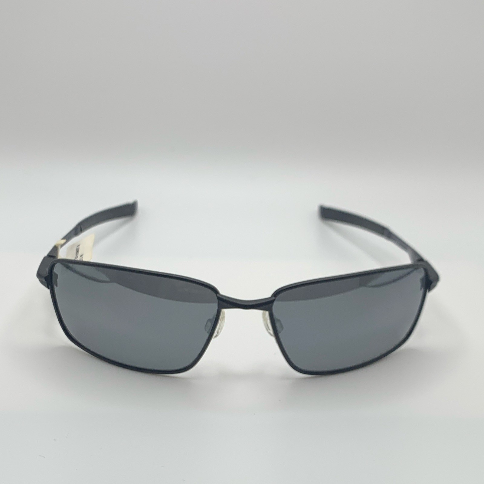 Oakley Men’s Polarized Rectangular Sunglasses 12-980 Black/Gray Metal