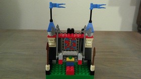 LEGO Castle: Blacksmith Shop (6040) Complete w Minifigures No Instructions