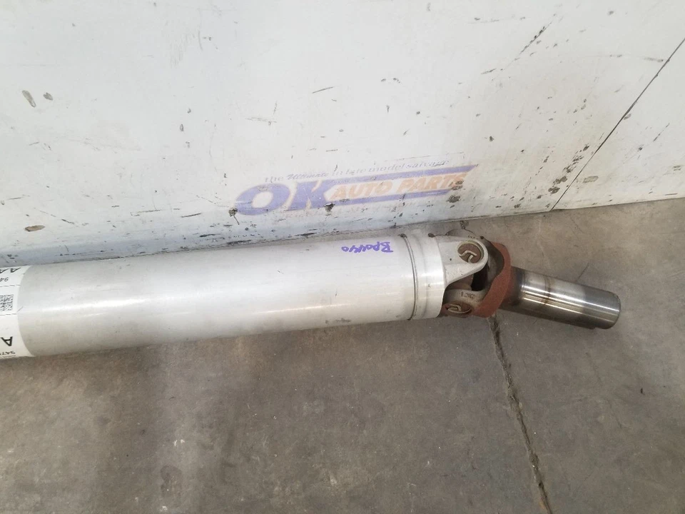 17 2017 GMC CANYON ALL TERRAIN DIESEL 2.8L 4X4 AARZ REAR DRIVE SHAFT 94769068 Foto 4 de 4