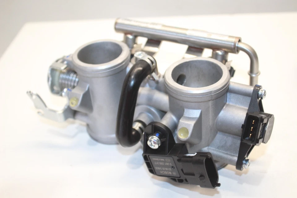 Cuerpo del acelerador CF MOTO 650NK 2022 2023 con inyectores OEM Foto 4 de 4