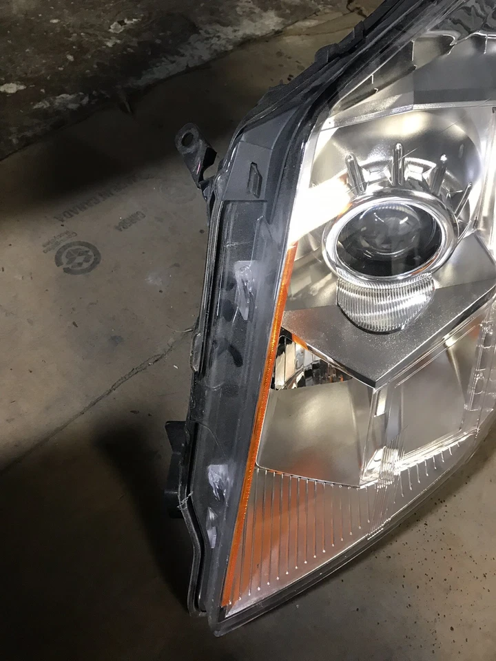 Faro halógeno izquierdo del conductor Cadillac SRX 2010-2013 GM 22853872 Foto 2 de 4