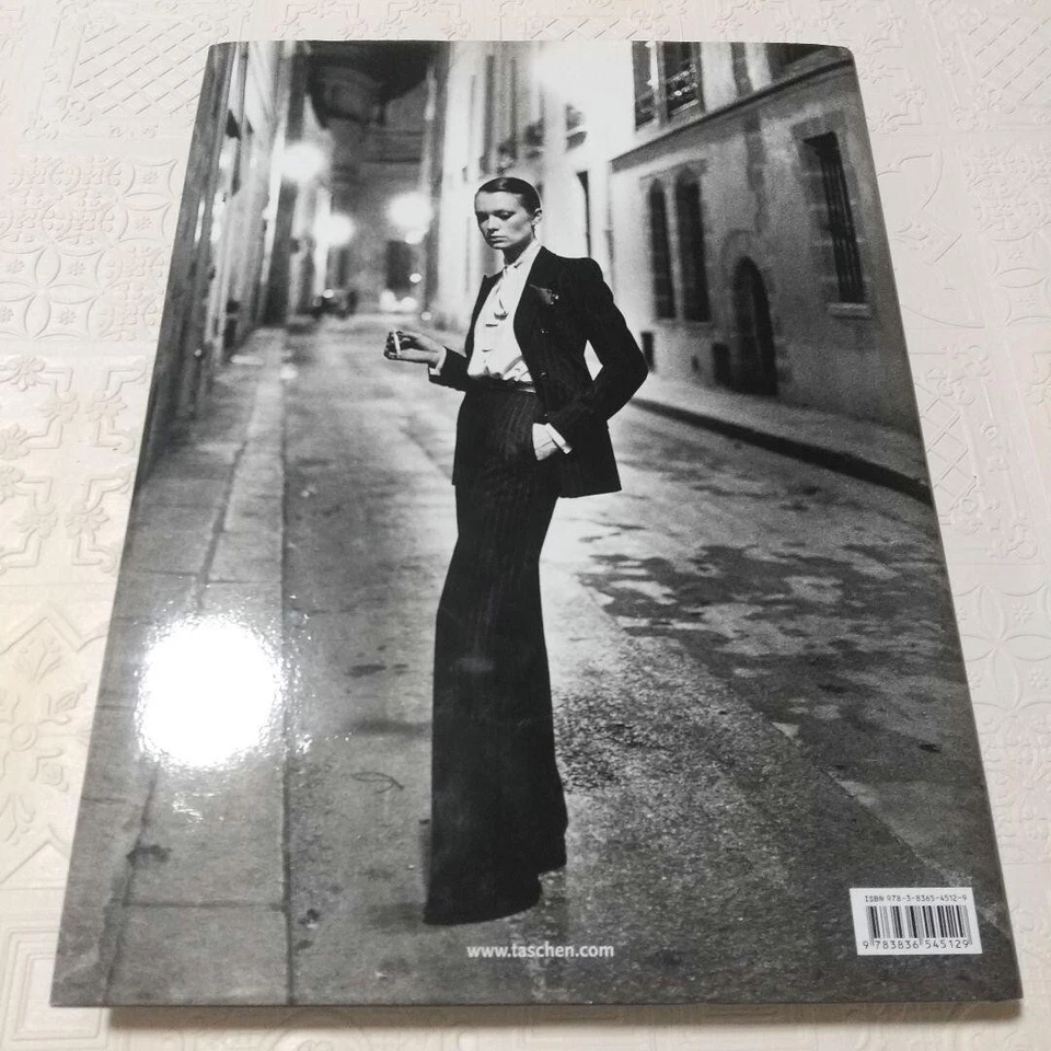 Libro de fotos Helmut Newton mundo sin hombres arte 330 mm tapa dura 151p TASCHEN raro Foto 2 de 4