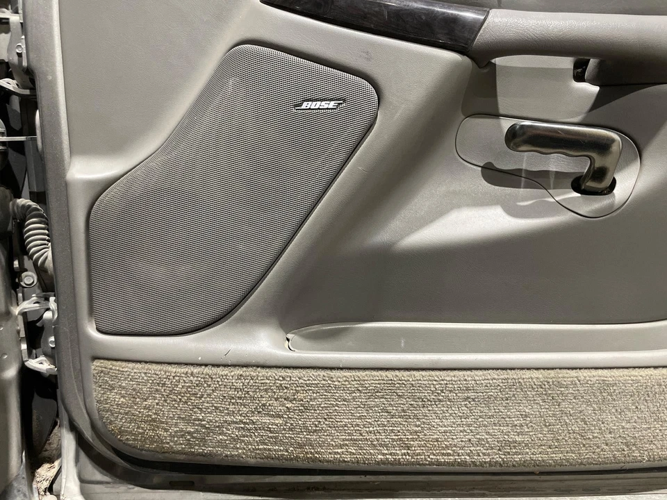 2000 - 2002 GMC Yukon XL 1500 Passenger RH Right Gray Front Door Trim Panel Foto 4 de 4