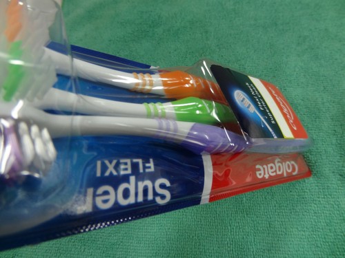 NEW Colgate Super Flexi Toothbrushes -3 Pack- Multi Color - MEDIUM - Picture 11 of 12