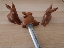 Geocachingversteck aus dem 3D Drucker: Hase mit Logbuch und Petling