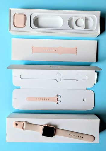 APPLE WATCH SERIE 4 OR ROSE 40 MM PAS DE RAYURES PARFAIT ÉTAT ICI ! BANDE - Photo 13 sur 14