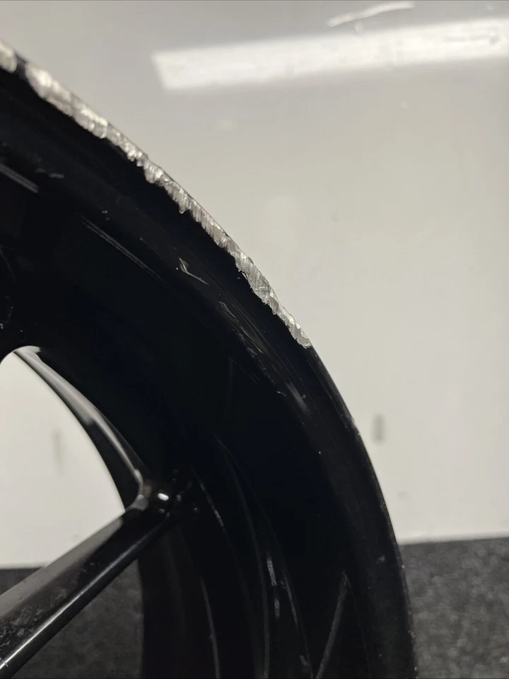 ☑️ Llanta trasera OEM ORIGINAL BMW S1000RR 2009-2014 NEGRA (53711760) Foto 3 de 4