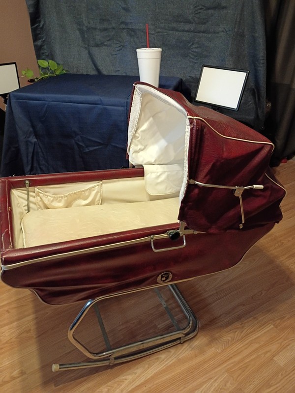 vintage baby bassinette/cradle