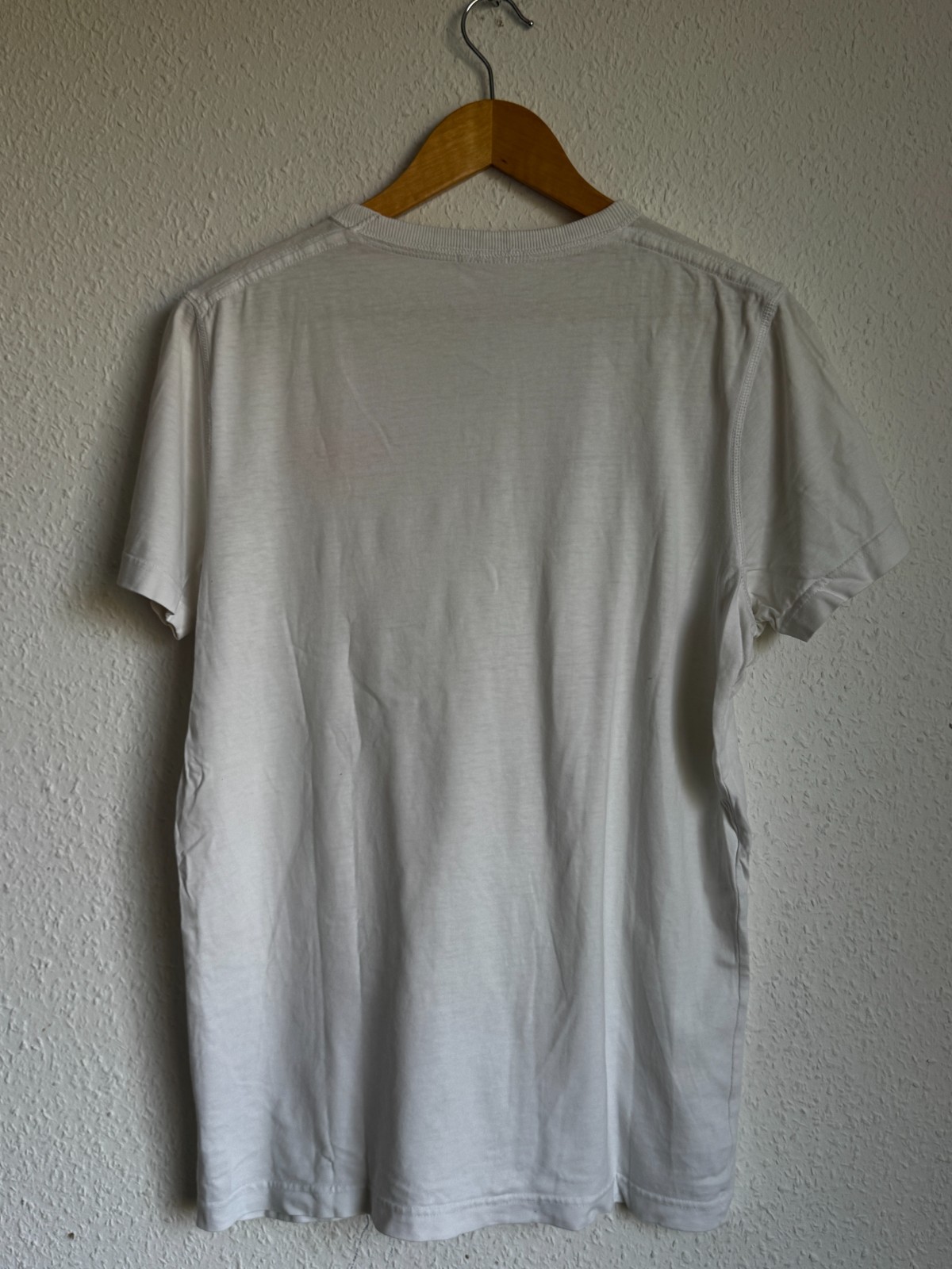 Hollister Co. Men’s Classic Fit White Crewneck T-Shirt - Red Embroidered Seagull image 2