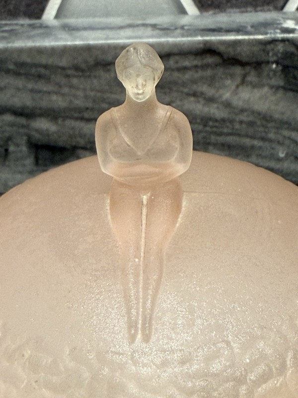 Vtg LE Smith,”Gretchen” Pink Satin Glass With Stippled Face 1930 Depression READ
