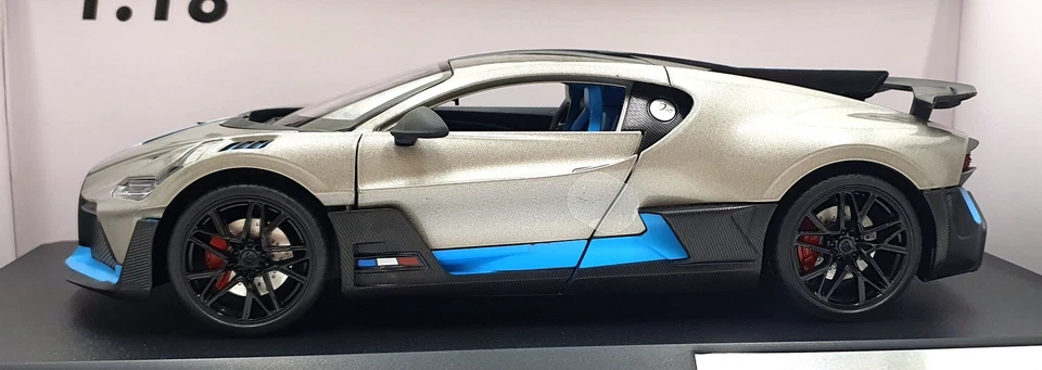 CMJ 1/18 Scale Diecast DC118BDGY - Bugatti Divo - Grey - Image 3 of 4