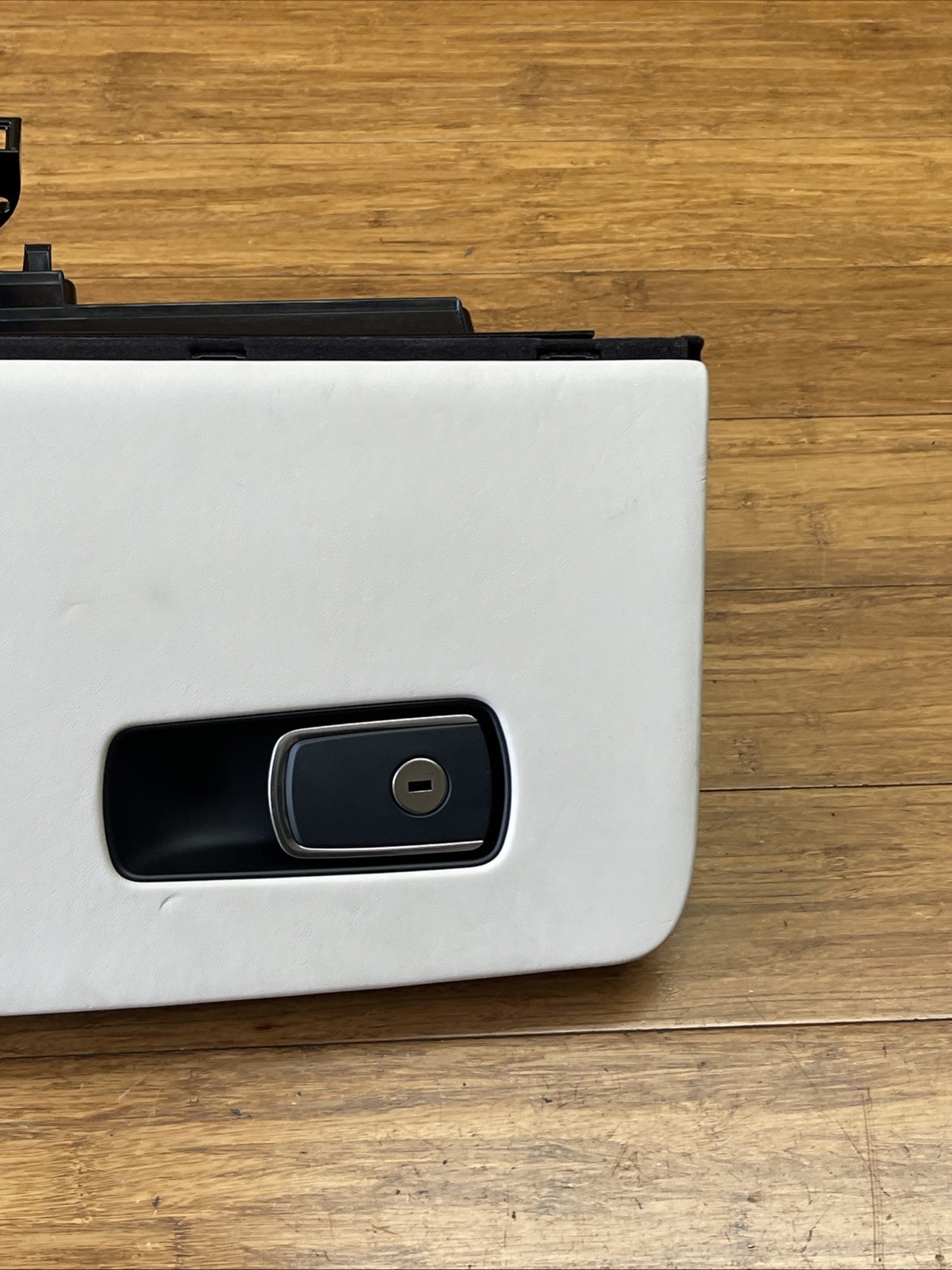 BMW i8 2014-2020 Glove box White