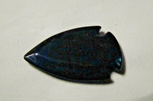 BLACK CARVED STONE ARROW HEAD NEW 5 x 3 x 0.5 cm NOT DRILLED AUSTRALIAN STOCK - Picture 2 of 6