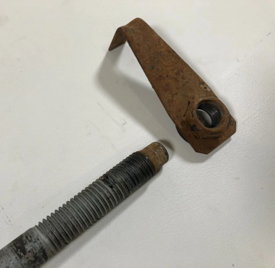 БОЛТ ПОДВЕСКИ ЗАДНЕЙ скобы листовой пружины 1999-2007 FORD F250 F350 Super Duty C - Изображение 4 из 4