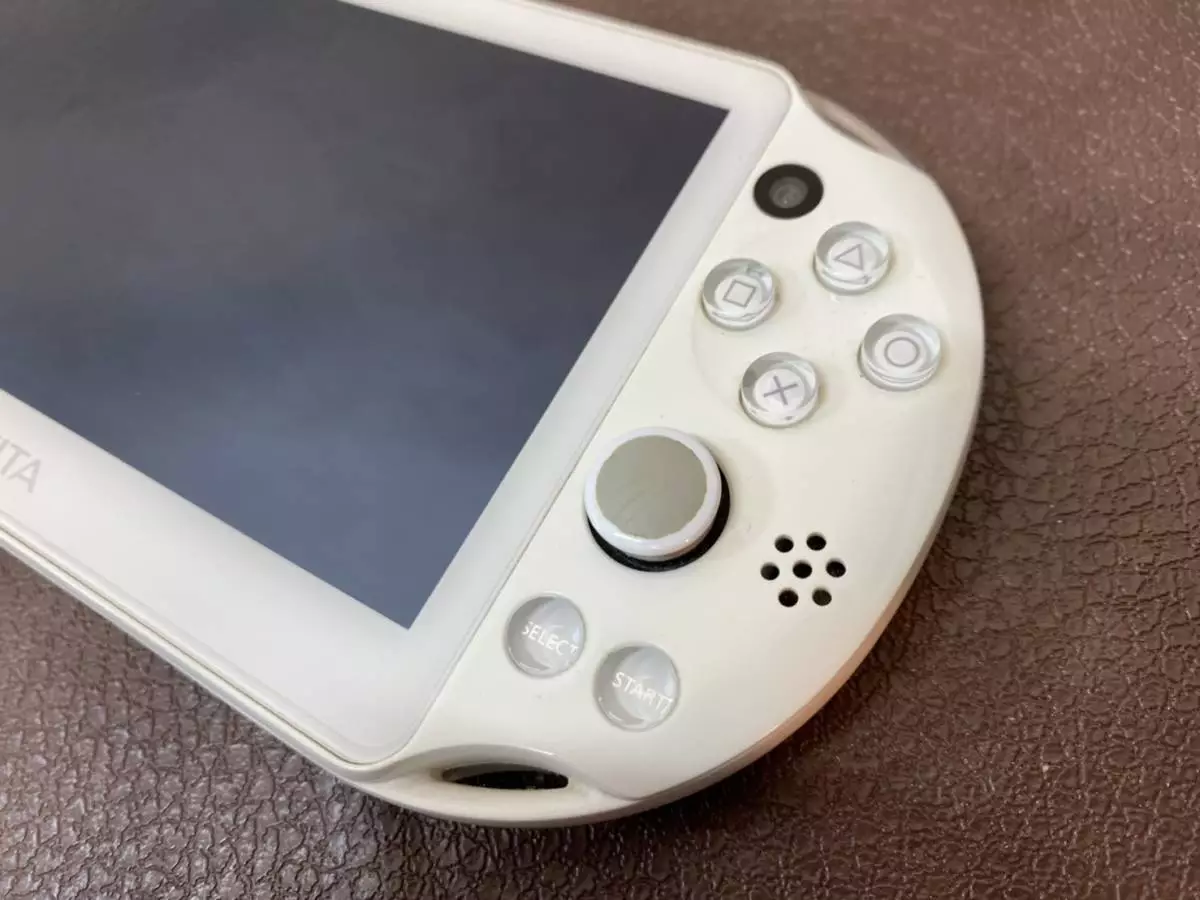 ​​PlayStation Vita PCH-2000 ZA12 Wi-Fi model Slim White