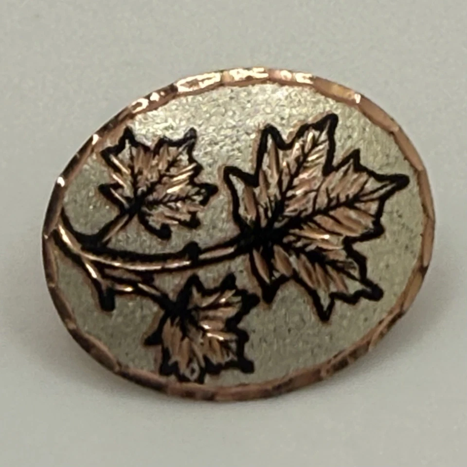 Dos pares de pendientes tono dorado hoja colgante gota cobre Huggie Foto 3 de 4