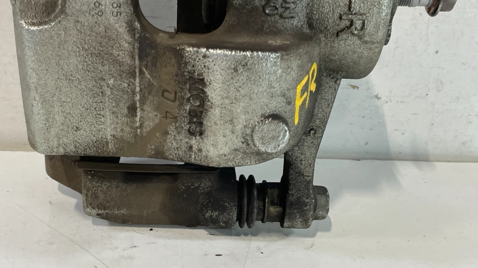 20-23 HYUNDAI SONATA FWD FRONT RIGHT DISC BRAKE CALIPER W/ BRAKE PADS # 102079 - Image 2 of 4