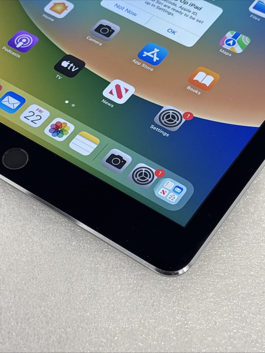 Apple iPad Pro 1st Gen. A1673, 32GB, Wi-Fi, 9.7