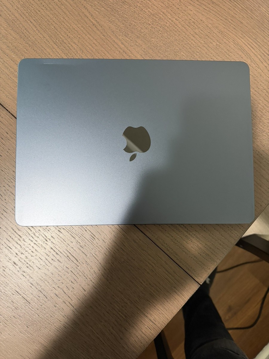 2022 Apple MacBook Air 13.6