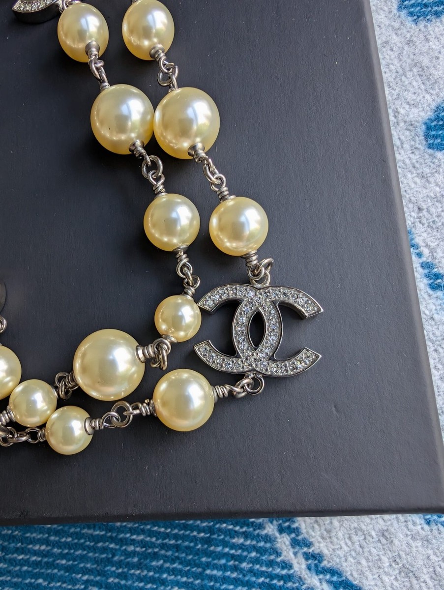 Authentic Chanel CC B14V Classic Crystal Logo Pearl Long Authentic Chanel CC B14V Classic Crystal Logo Pearl Long