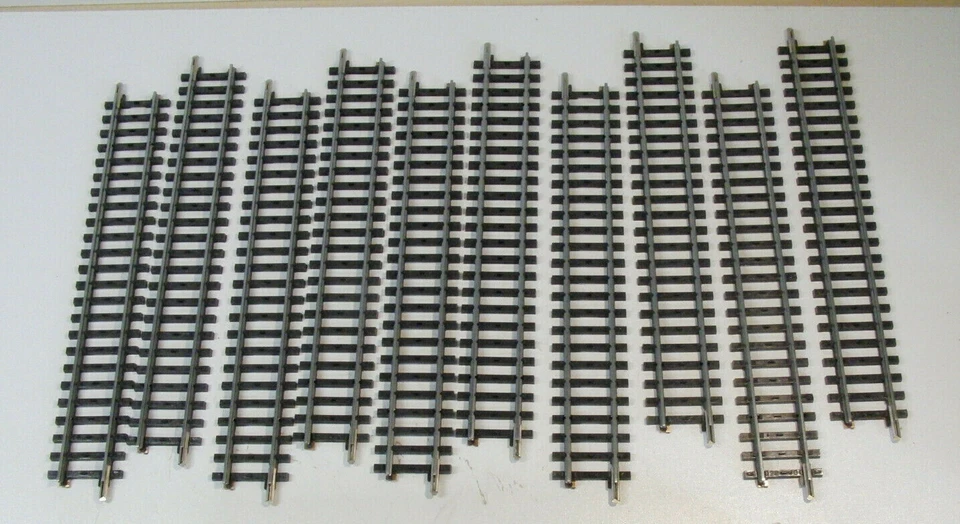 Märklin H0 2200, K-Gleis Vollprofil, 10 Stk. gerades Gleis,180 mm #4895 - Bild 1 von 1