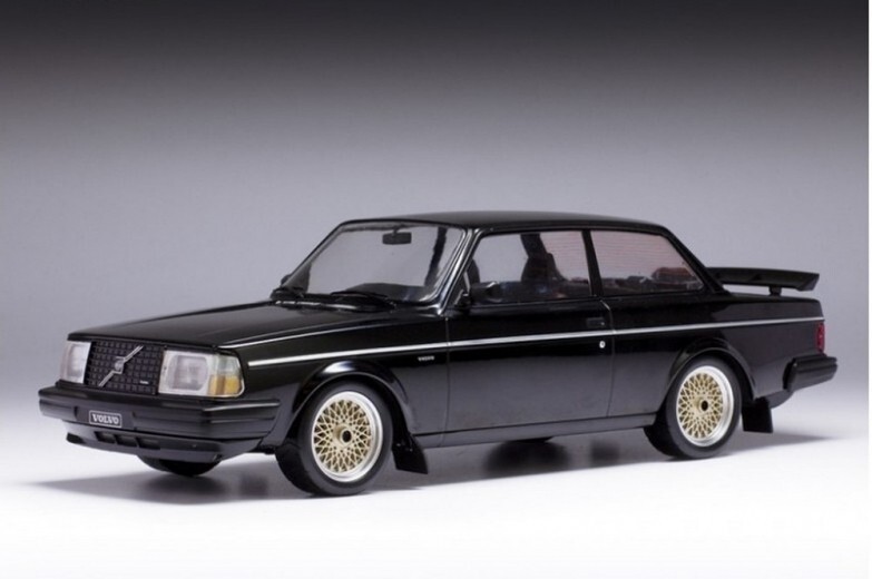 Volvo 240 Turbo Custom 1/18 IXO voiture miniature de sport noire de collection