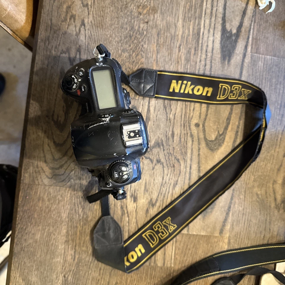 Nikon D3X 24.5 MP Digital SLR Camera Black (Body Only), photo 2 of 4