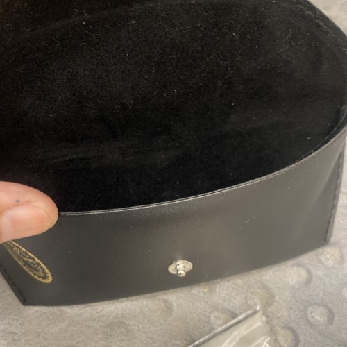 Ray-Ban Leather Case with Booklet and Cleaning Cloth - Picture 5 of 8