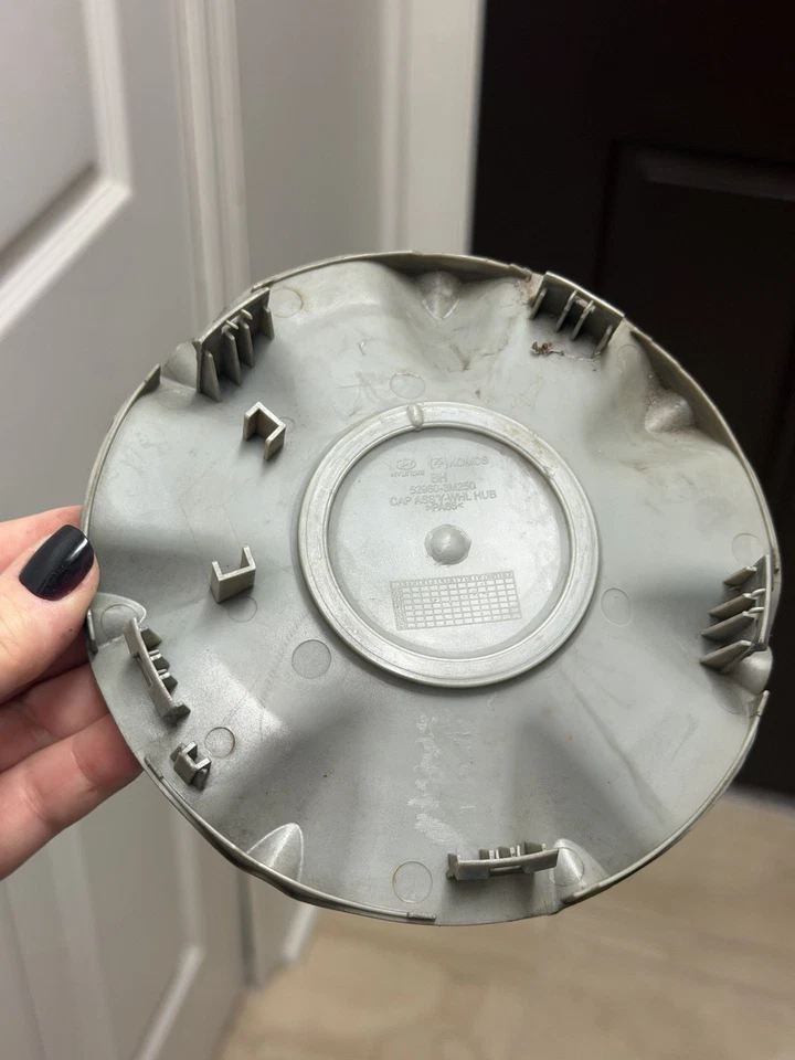 2009-2014 现代 Genesis 车轮中心盖 52960-3M250 无钢圈盖帽 — 第 3/4 张图片