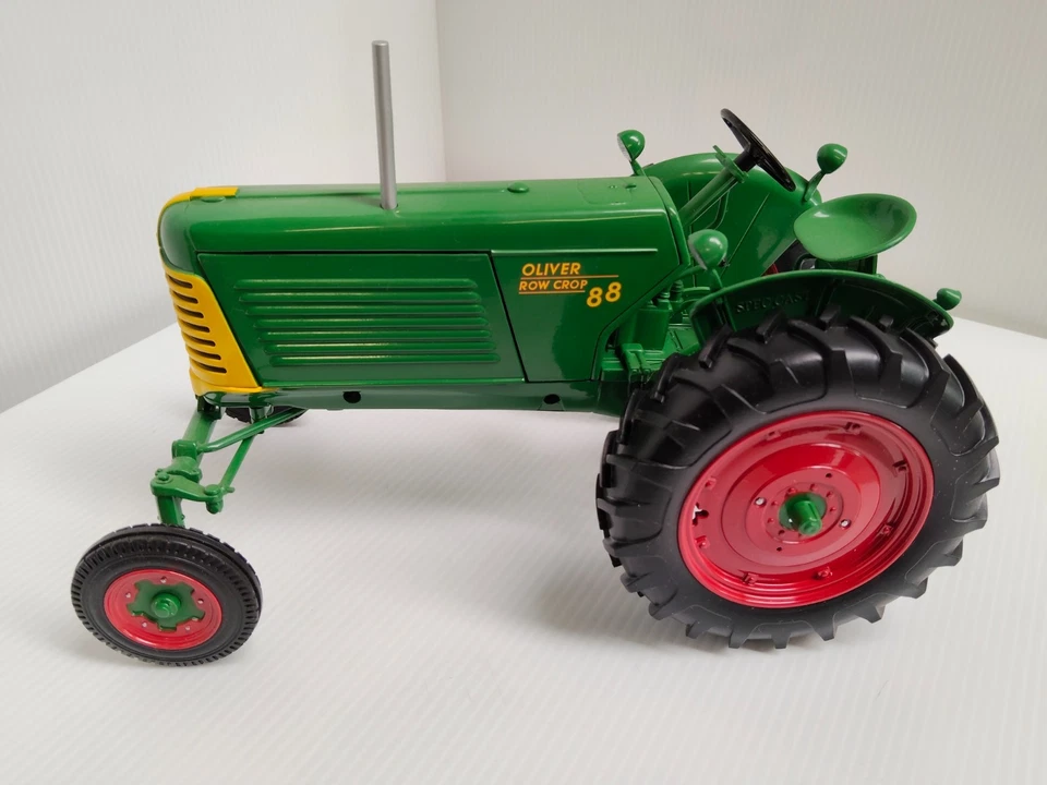 1:16 Die Cast Oliver Row Crop 88 Gas Tractor SpecCast Classic Series Boxed 1/16 - Image 2 of 4