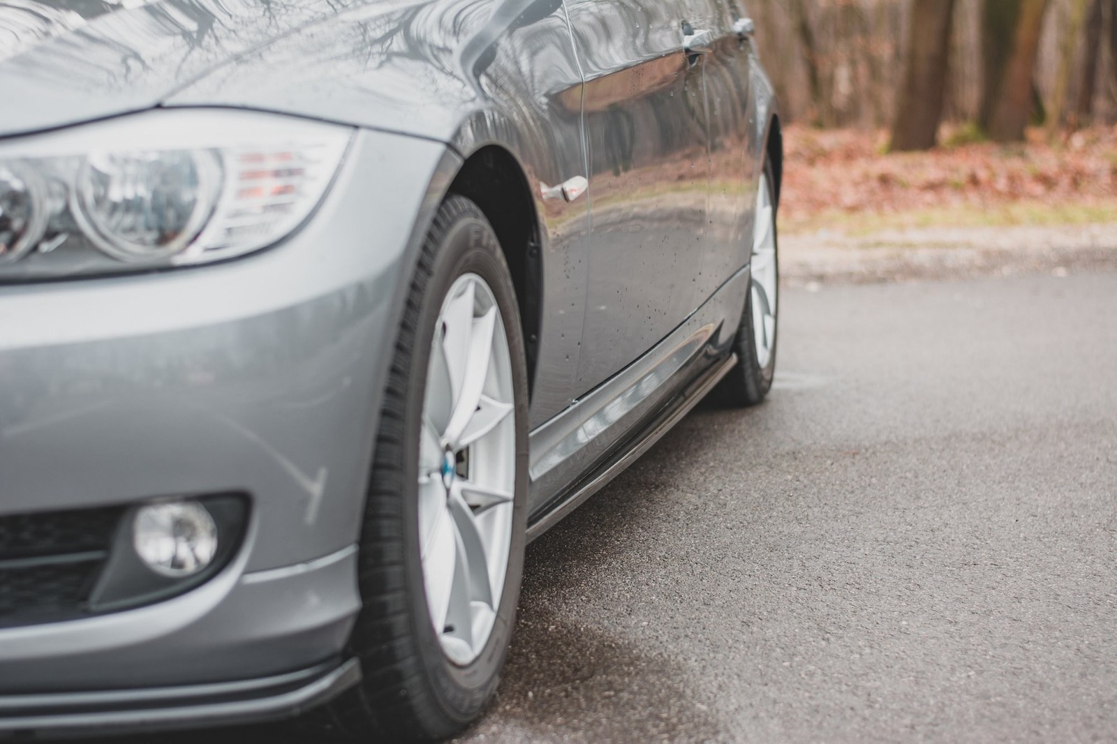 Bas de caisse Maxton BMW E90 E91 Facelift noir brillant en ABS de qualité supérieure