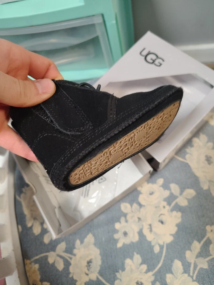 Botas UGG para bebé talla 4/5 Foto 2 de 4