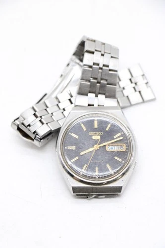 F Vintage Gents Automatic Watch Seiko 5 Black Dial 7009-3150 Day/Date Running