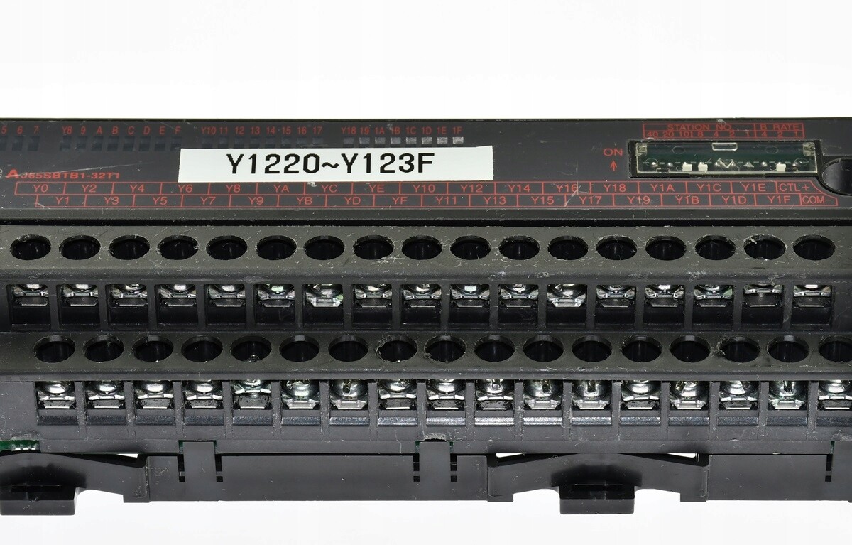 AJ65SBTB1-32T1 MITSUBISHI output Unit CC-Link /#8 L26P 2300 AJ65SBTB1-32T1 MITSUBISHI output Unit CC-Link /#8 L26P 2300