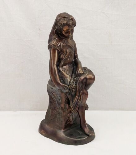 Figurine en bronze signée d'une jeune femme classique au repos - Photo 1 sur 9