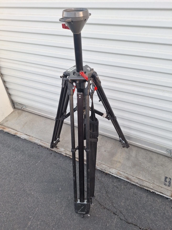 Patas de trípode de fibra de carbono OConnor 35L con cuenco de 100 mm (necesita reparación) Foto 2 de 4