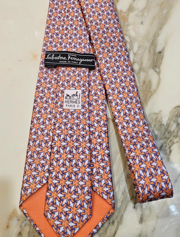 Salvadore Ferragamo Hecho en Italia Hermes París Pájaro Diseño Seda ANCHO: 3 1/2" Foto 2 de 4