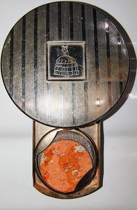 Tre-Jur Compact Beehive Logo Art Deco Powder Makeup Case United Toilet Goods NY