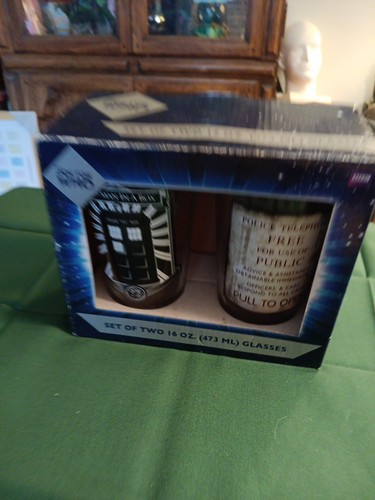 2012 Vandor BBC Doctor Who Tardis & public teleph 16 oz. Glass - Set of 2 #54589 - Picture 2 of 4
