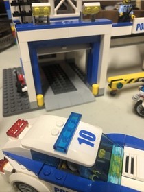 Lego 60141 - Police Station (Retired) Read Please